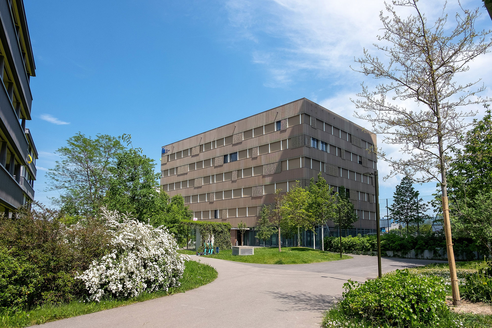 Primary and secondary school building of SIS Rotkreuz-Zug	